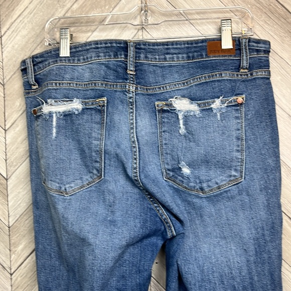 Judy Blue Boyfriend Fit Distressed Jeans 15/32 - Picture 4 of 9